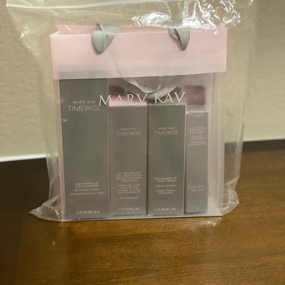 💄💋 Mary Kay TimeWise Miracle Set 3D®💋💄 - Picture 3 of 5